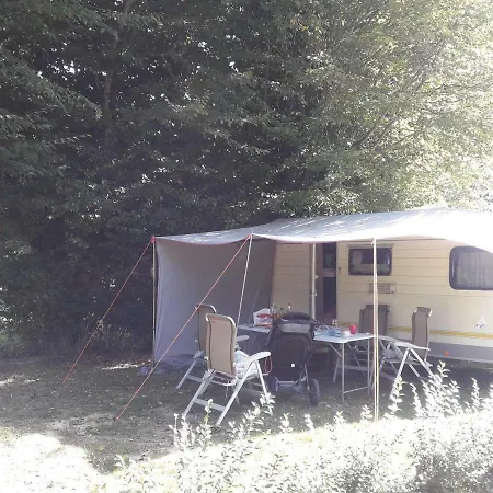 Camping Les Sources キャンプ場 Liencourt